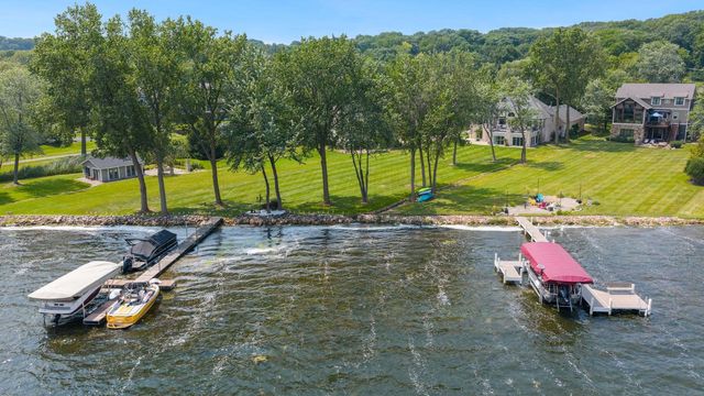 W304N2470 Maple AVENUE, Pewaukee, WI 53072