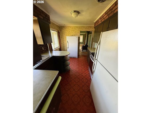 2415 HENDERSON Ave, Eugene, OR 97403