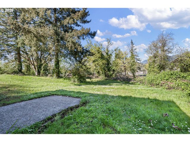 2415 HENDERSON Ave, Eugene, OR 97403