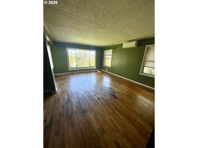 2415 HENDERSON Ave, Eugene, OR 97403