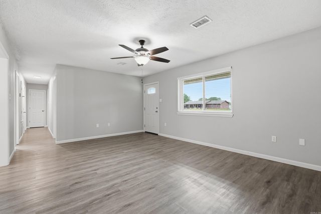 4 Huckleberry, Conway, AR 72032