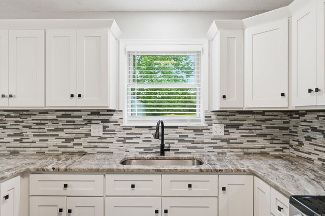 4 Huckleberry, Conway, AR 72032