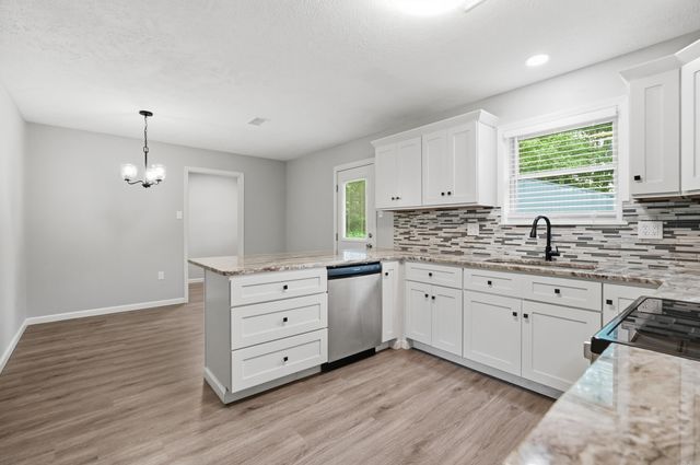4 Huckleberry, Conway, AR 72032