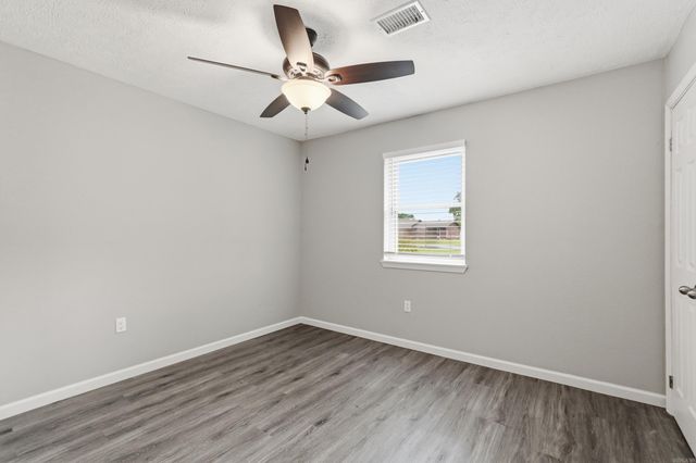 4 Huckleberry, Conway, AR 72032