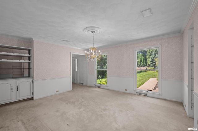 5 WHITE OAK Court, Moline, IL 61265