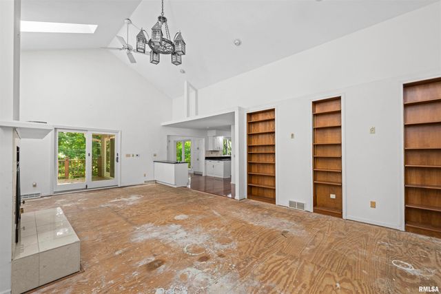 5 WHITE OAK Court, Moline, IL 61265