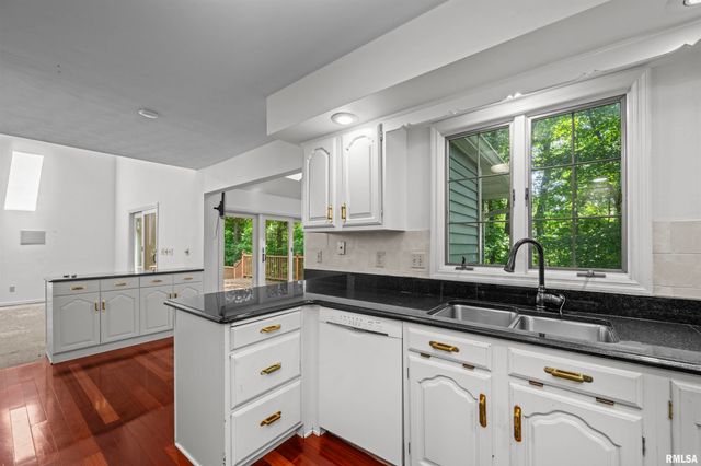 5 WHITE OAK Court, Moline, IL 61265