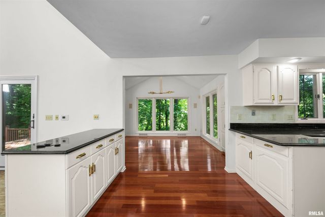 5 WHITE OAK Court, Moline, IL 61265