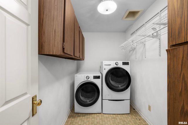 5 WHITE OAK Court, Moline, IL 61265