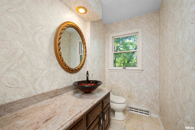 5 WHITE OAK Court, Moline, IL 61265