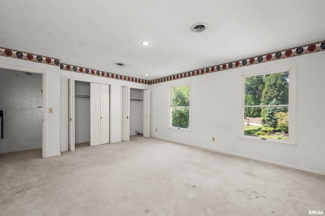 5 WHITE OAK Court, Moline, IL 61265