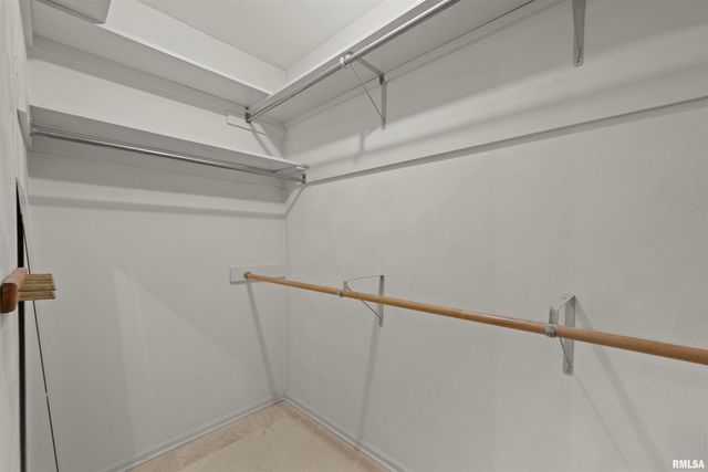 5 WHITE OAK Court, Moline, IL 61265