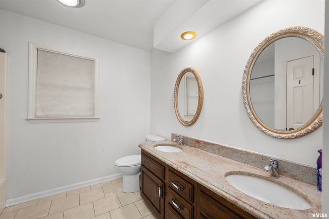 5 WHITE OAK Court, Moline, IL 61265