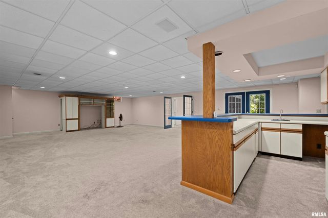 5 WHITE OAK Court, Moline, IL 61265