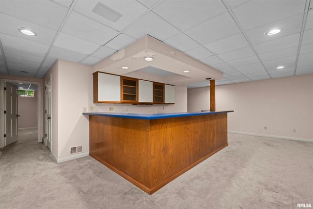 5 WHITE OAK Court, Moline, IL 61265