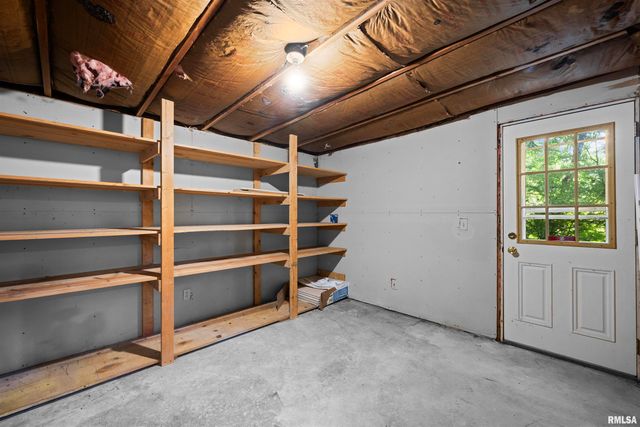 5 WHITE OAK Court, Moline, IL 61265