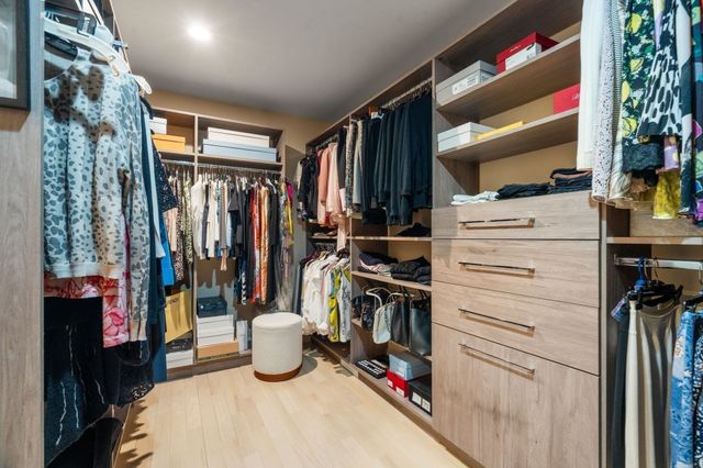 213 Nahanton St 213, Newton, MA 02459