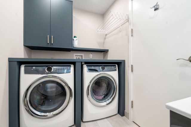 213 Nahanton St 213, Newton, MA 02459