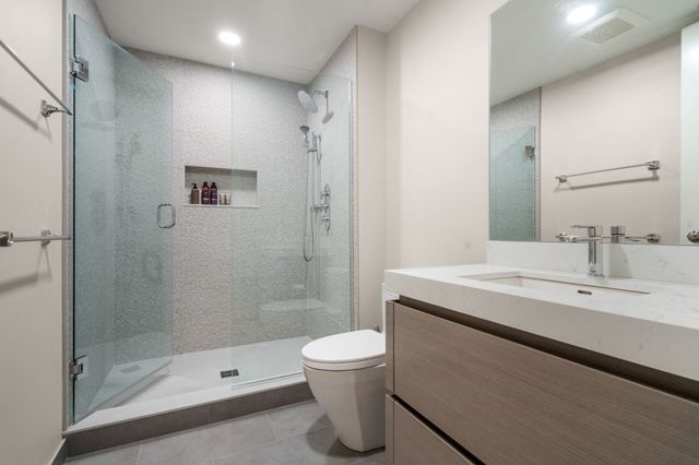 213 Nahanton St 213, Newton, MA 02459