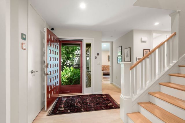 213 Nahanton St 213, Newton, MA 02459
