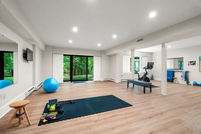 213 Nahanton St 213, Newton, MA 02459