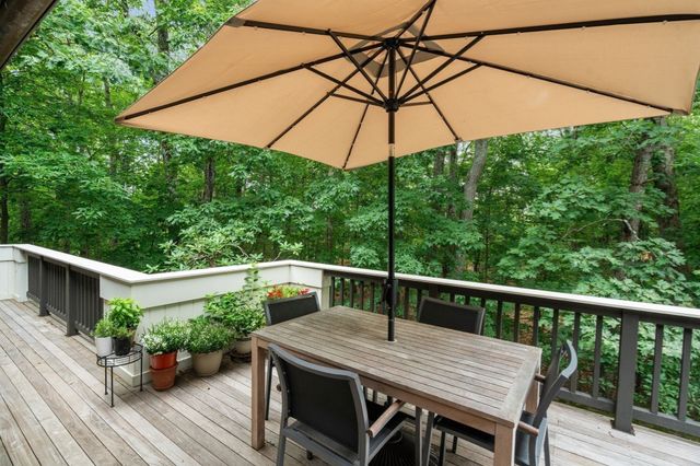 213 Nahanton St 213, Newton, MA 02459