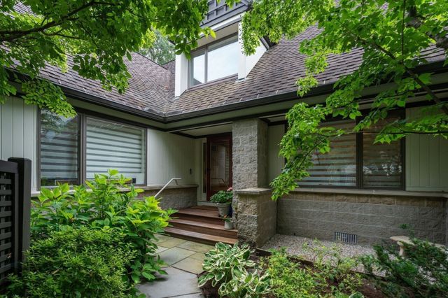 213 Nahanton St 213, Newton, MA 02459