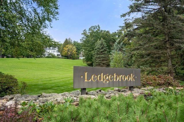 213 Nahanton St 213, Newton, MA 02459
