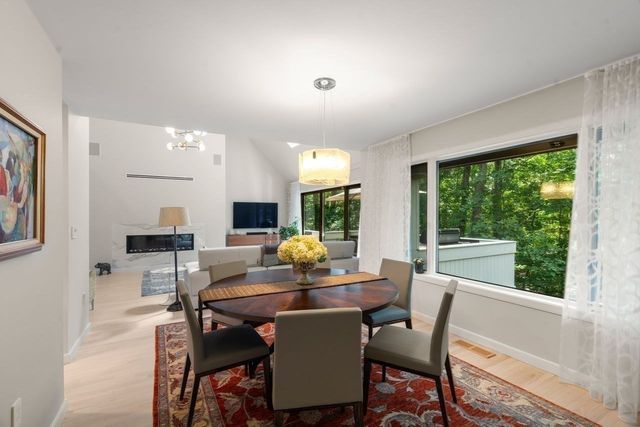 213 Nahanton St 213, Newton, MA 02459