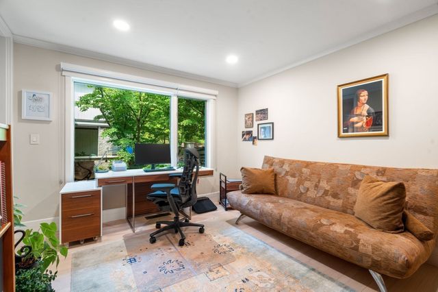 213 Nahanton St 213, Newton, MA 02459