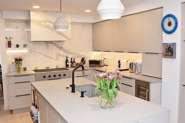 213 Nahanton St 213, Newton, MA 02459