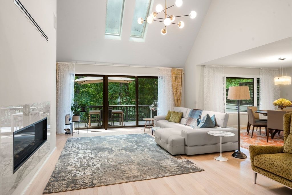 213 Nahanton St 213, Newton, MA 02459