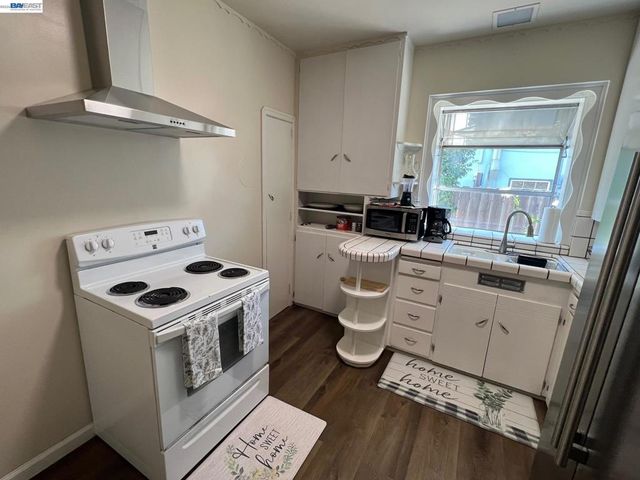 2305 San Jose Ave, Alameda, CA 94501