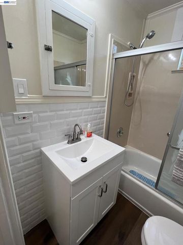 2305 San Jose Ave, Alameda, CA 94501