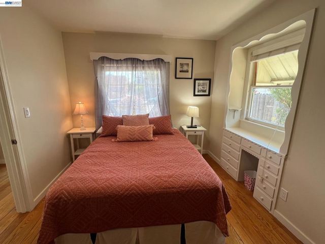 2305 San Jose Ave, Alameda, CA 94501