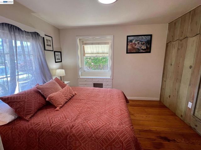 2305 San Jose Ave, Alameda, CA 94501