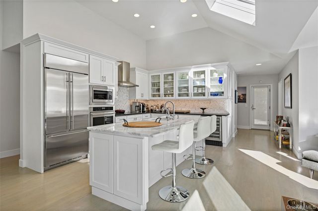 6 Bridle Path, Westhampton Beach, NY 11978