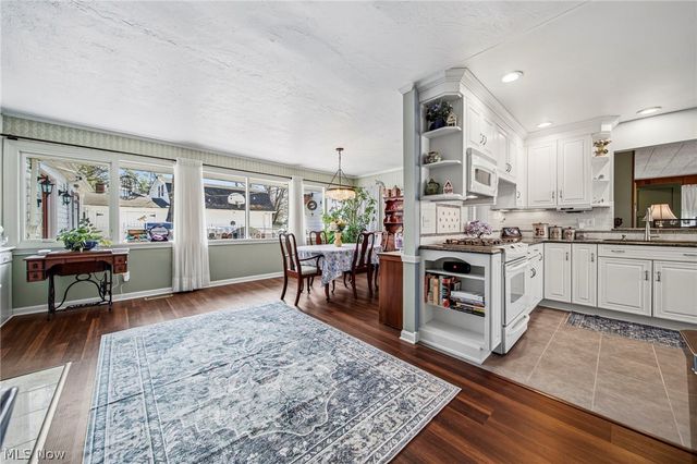 25301 Wolf Road, Bay Village, OH 44140