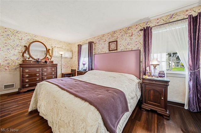 25301 Wolf Road, Bay Village, OH 44140