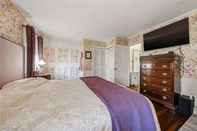 25301 Wolf Road, Bay Village, OH 44140