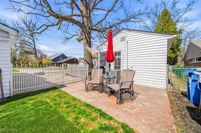 25301 Wolf Road, Bay Village, OH 44140