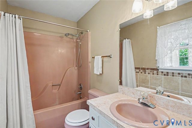 8620 Salem Church Rd, North, VA 23237
