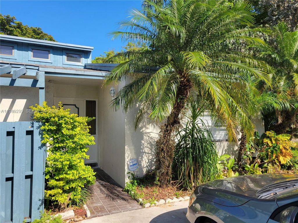 3621 SW 69th Ter 23-Z, Miramar, FL 33023