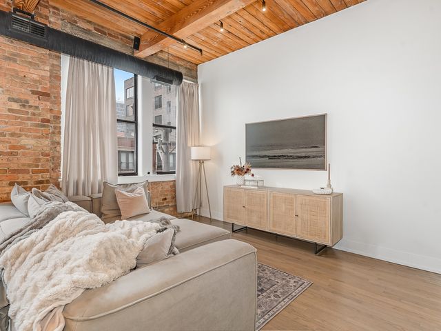 913 W Van Buren Street 3C, Chicago, IL 60607