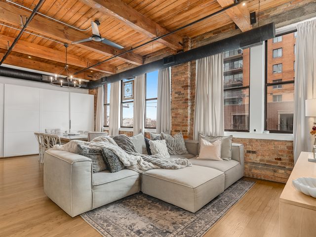 913 W Van Buren Street 3C, Chicago, IL 60607