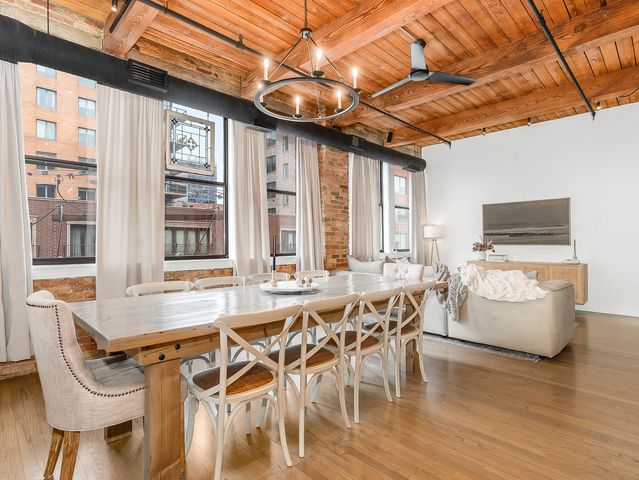 913 W Van Buren Street 3C, Chicago, IL 60607