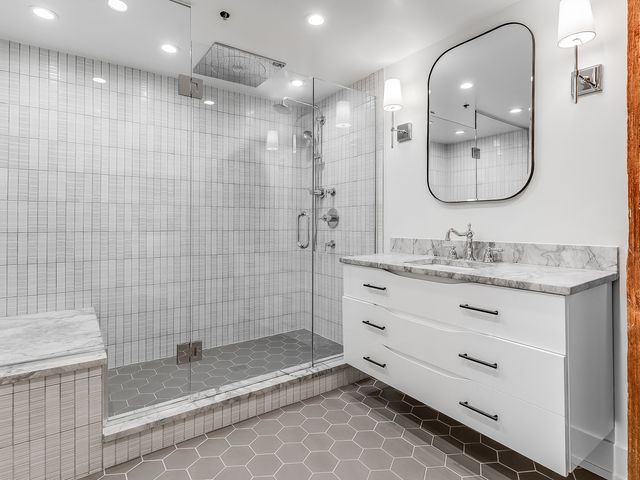 913 W Van Buren Street 3C, Chicago, IL 60607