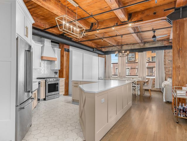 913 W Van Buren Street 3C, Chicago, IL 60607