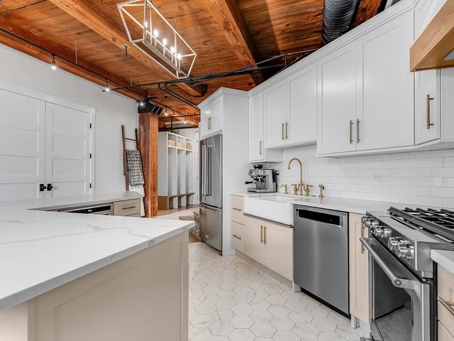 913 W Van Buren Street 3C, Chicago, IL 60607