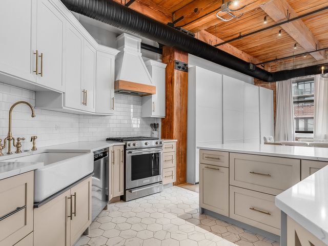 913 W Van Buren Street 3C, Chicago, IL 60607